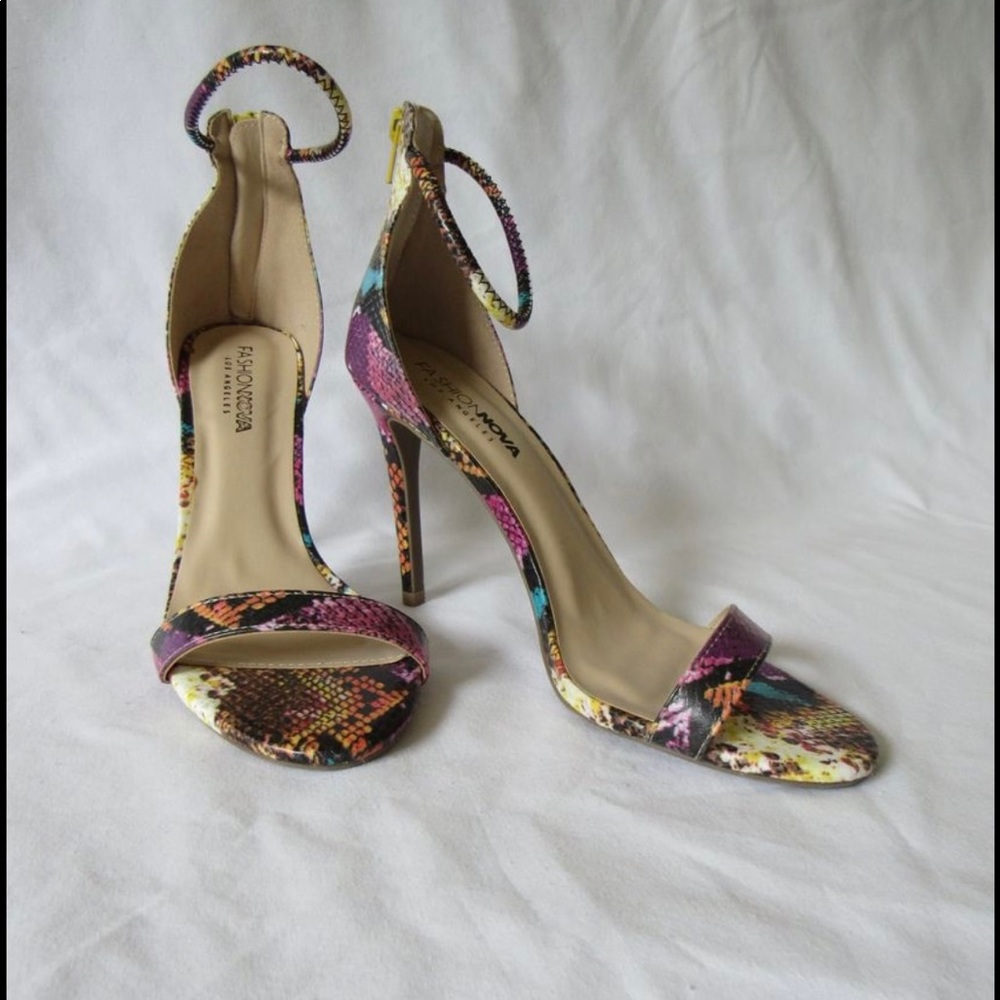 Sandals - Picture 2 of 3